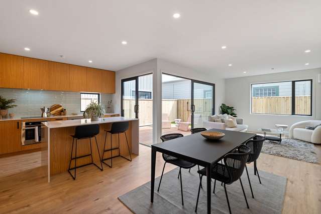 2/161 Onepu Road Lyall Bay_1