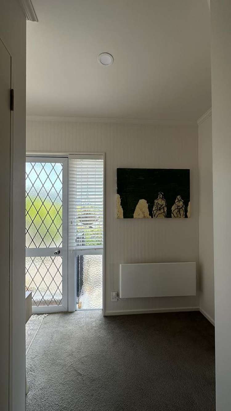  2/413 Suffolk Road Stoke_10
