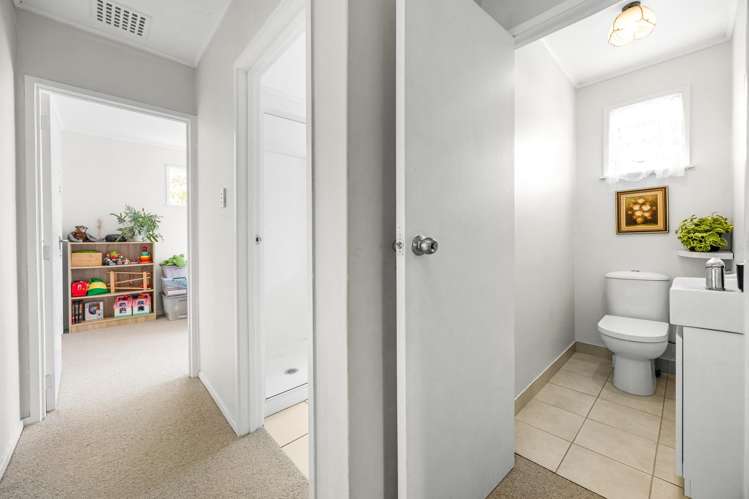 15 Helleur Road Massey_13