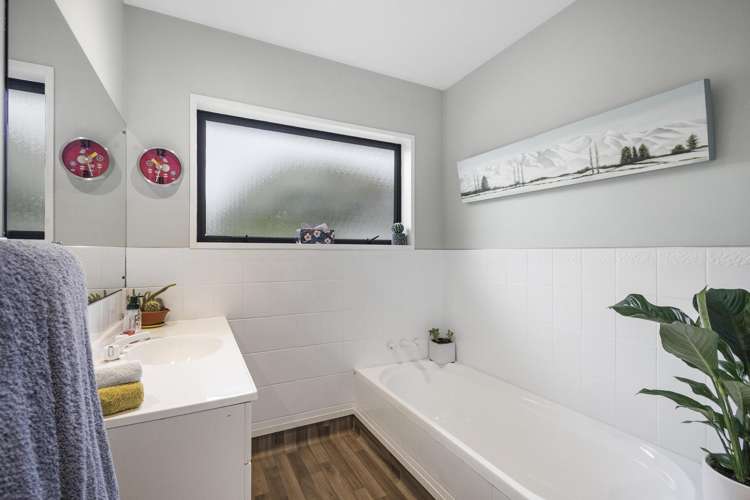 12 Cowley Drive Leamington_15