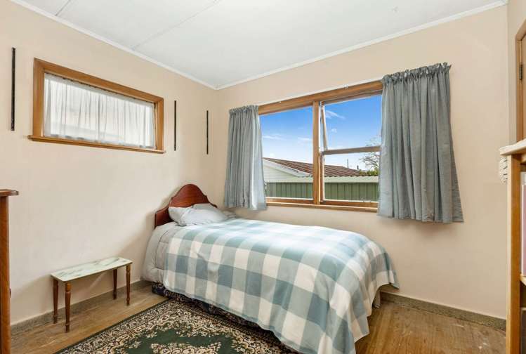 38 Tennyson Crescent Stoke_7