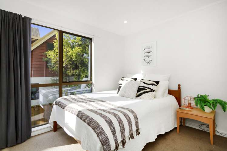 6 Duval Grove Tawa_16