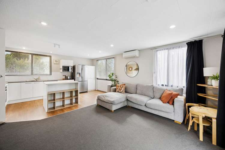 2/342C Royal Road Massey_4