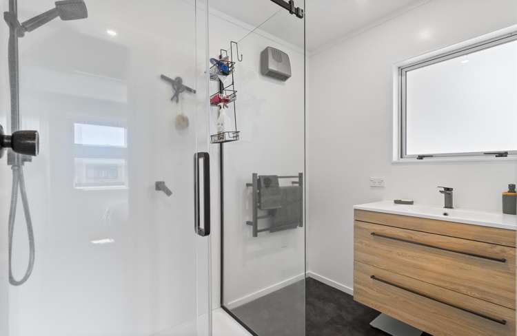 14 Burton Place Owhata_12