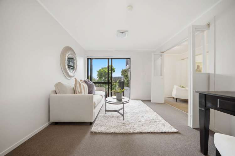 6 Chilton Place Mellons Bay_21