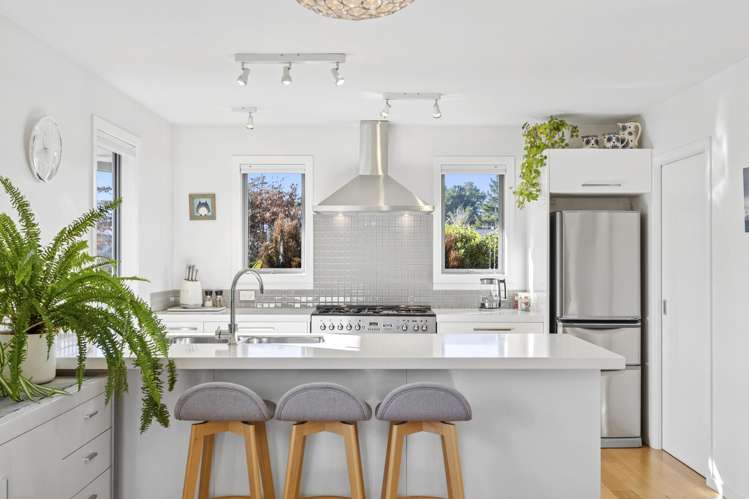 11 Hikuwai Drive Albert Town_2