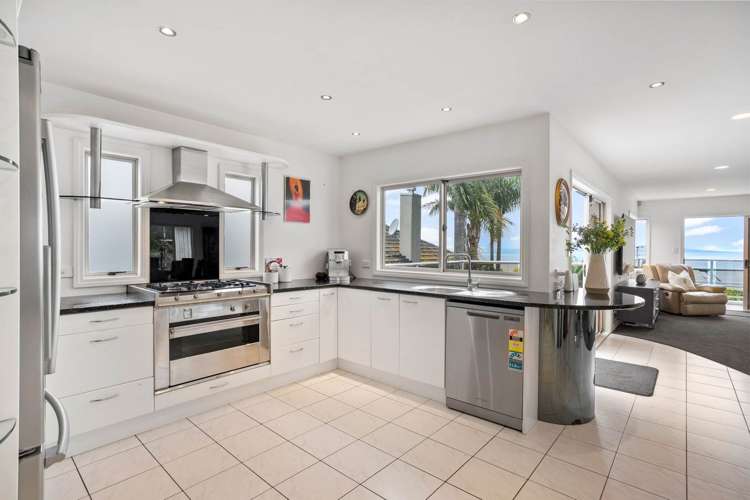 2/25 Churchill Road Murrays Bay_14