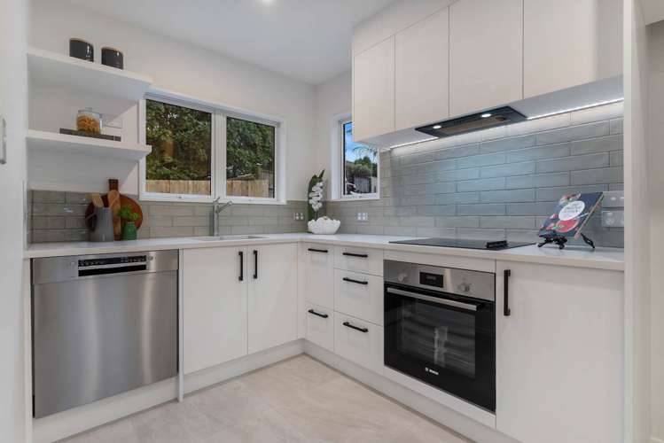 2/7 Louise Place Browns Bay_5