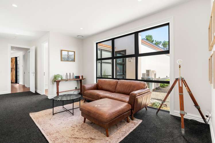 83 Charles Robert Drive Kahutara_16