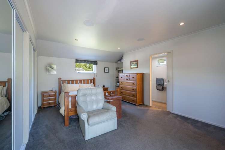 10 Neale Avenue Stoke_15