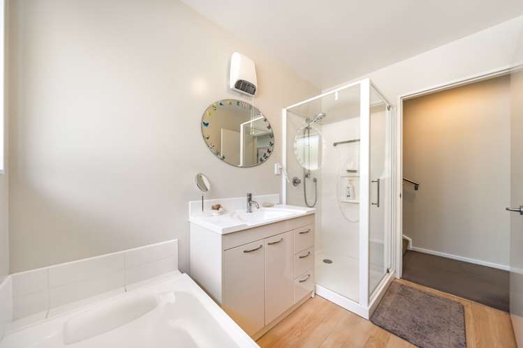 14 Tararua Close Aotea_15