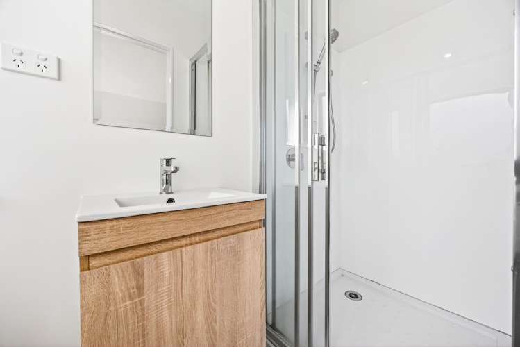 2/233 Great North Road Henderson_16