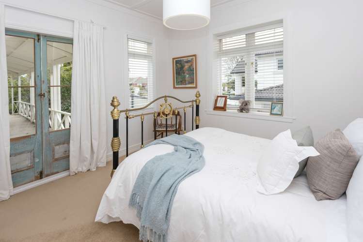 61 Beach Road Mellons Bay_13