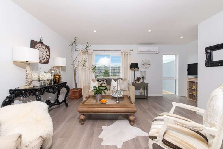 85 Bordeaux Parade Te Atatu South_3