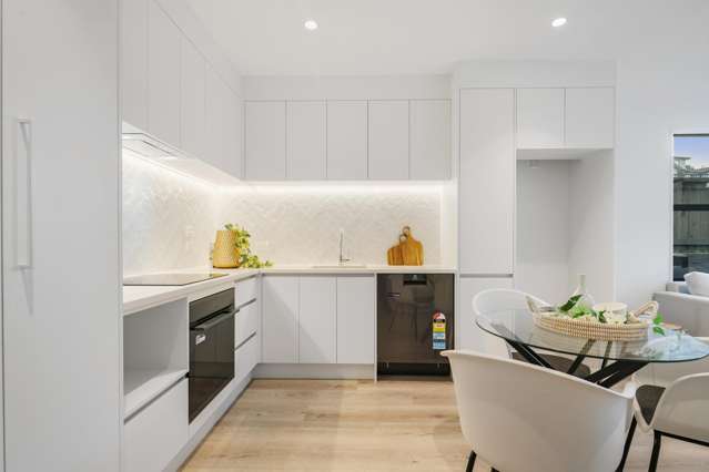Stylish & Convenient Brand-New Home