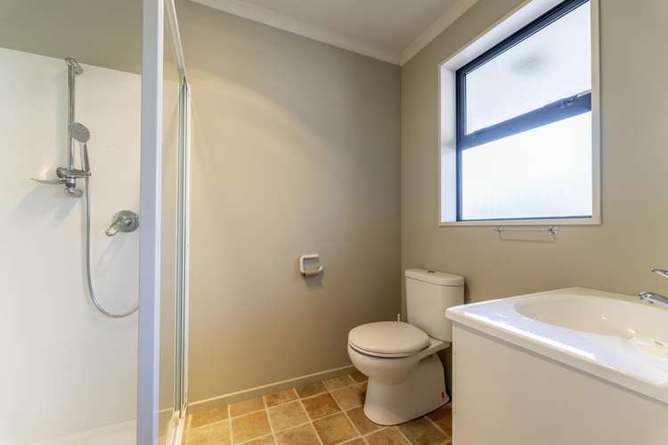 13 Raymond Street West End_15