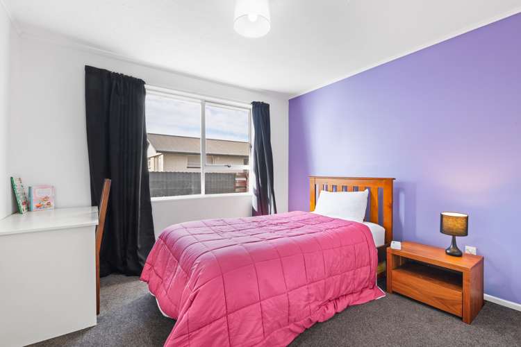 2/11 Farnborough Street Aranui_6