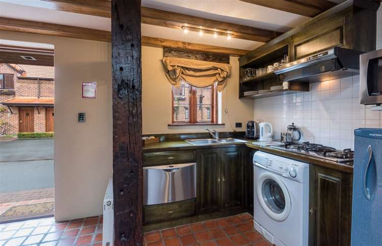 3/7 Quiet Woman Way Monaco_5