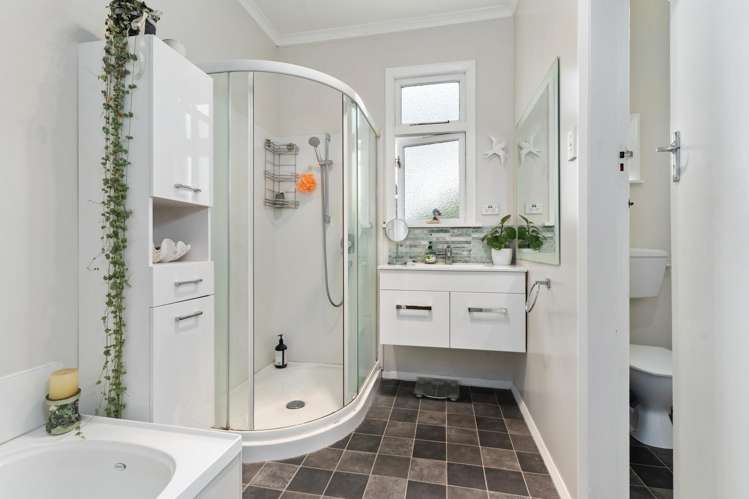 204 High Street South Carterton_10