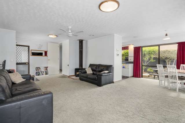 11 Lord Auckland Road Wakefield_3