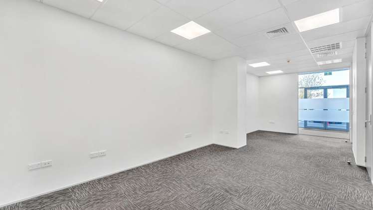 Unit B6, 92 Russley Road Russley_11