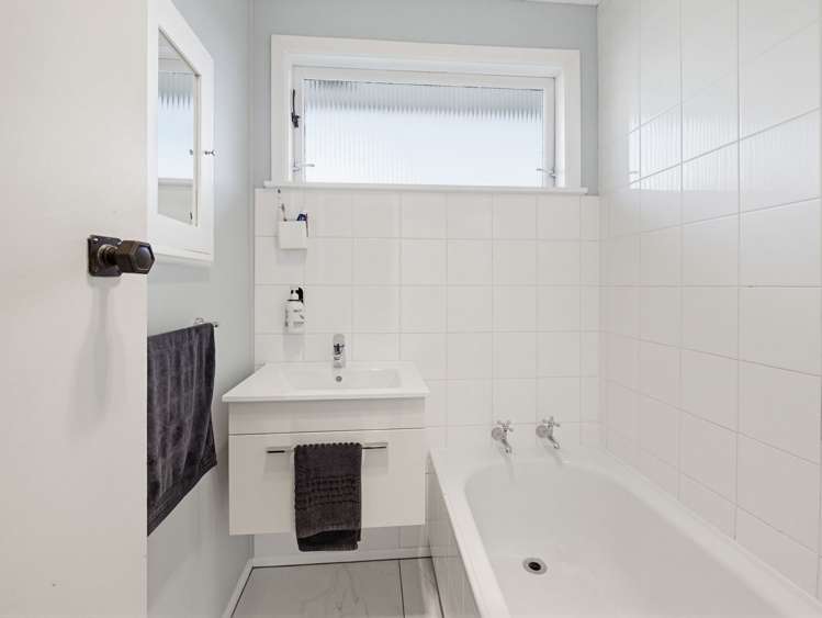 4 Perth Place Awapuni_21