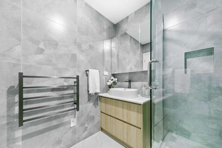 23 & 25 Sullivan Avenue Mangere Bridge_11