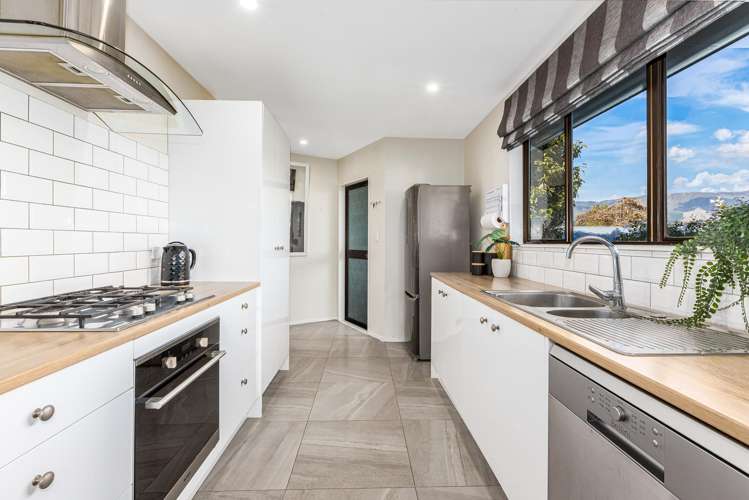 55 Larchmont Grove Totara Park_1