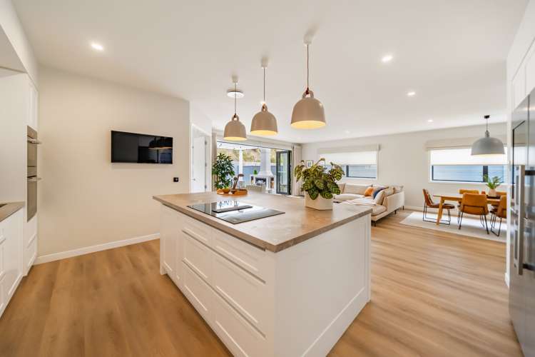 8 Ramarama Lane Crofton Downs_6