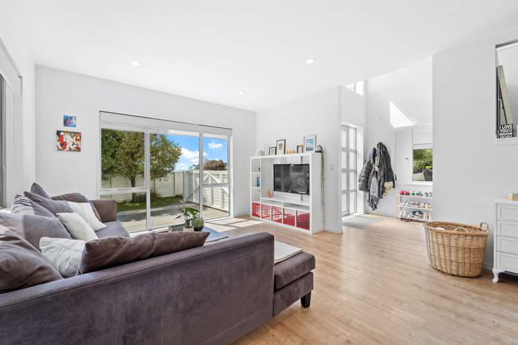 9 Ruth Craig Place Stanmore Bay_11