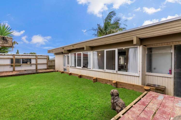 21 Lawrence Cresent Hill Park_14