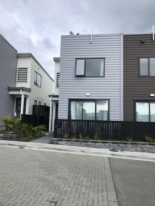 Modern & Stylish 3 Bedroom Home in the Heart of Hobsonville