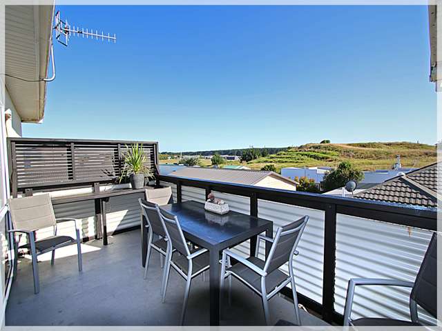 6 Huia Street Foxton Beach_2