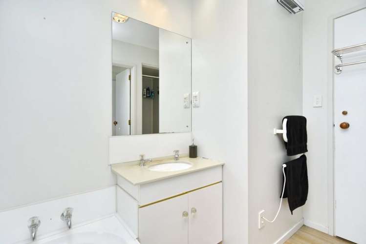 6 Heriott Close Burwood_16