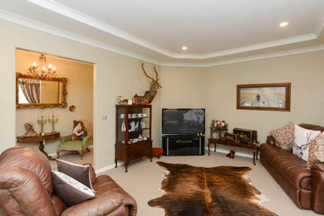 16 Heynes Place Clive_3