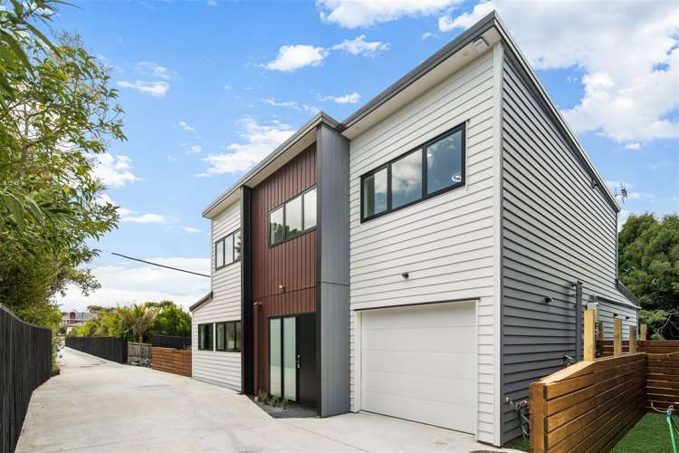 2/18 Pinewood Street_0