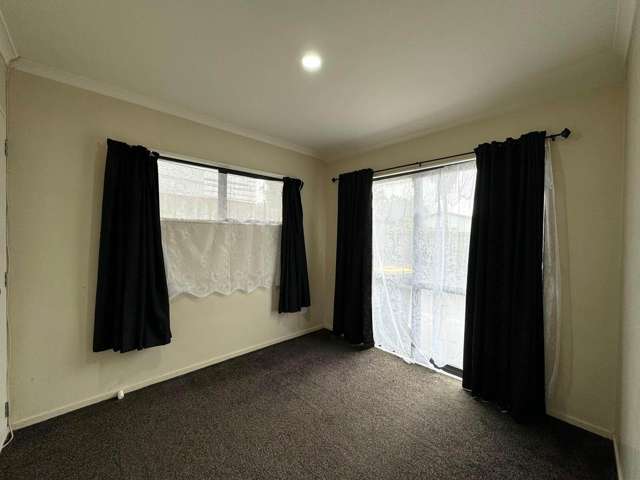 8B White Road Manurewa_4