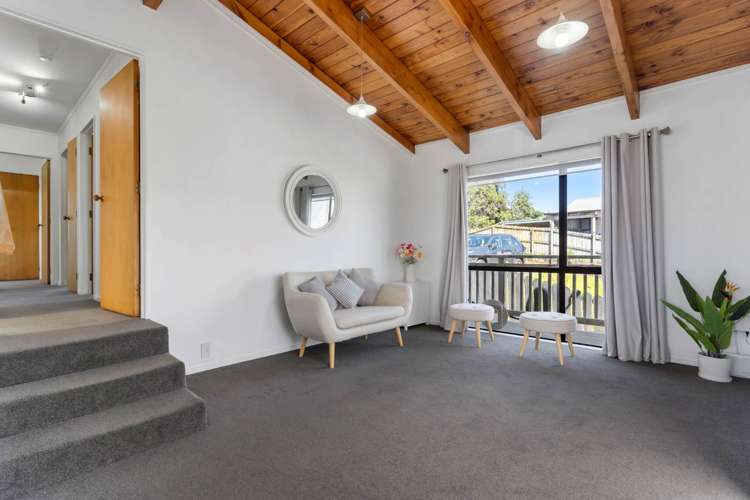 2/62 Trias Road Totara Vale_2