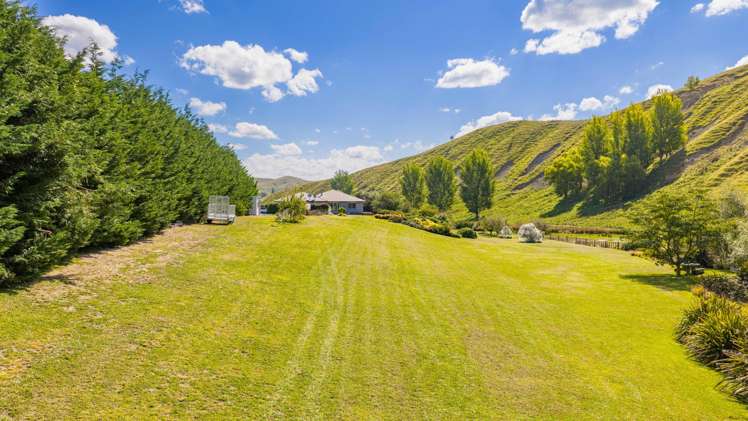 1127 Pourerere Road Omakere_24