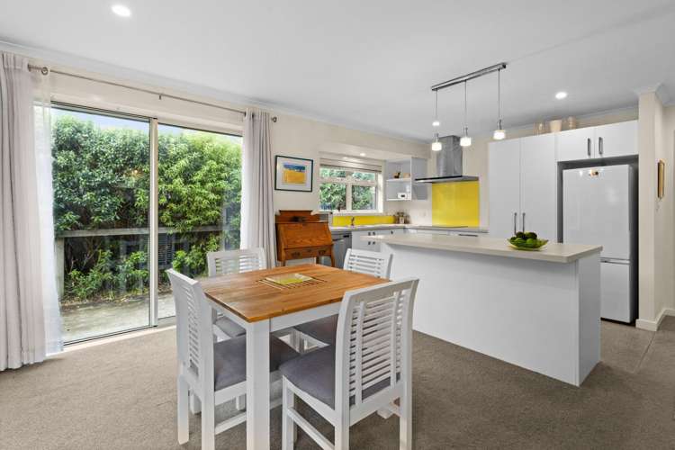 4a Read Crescent Clive_1