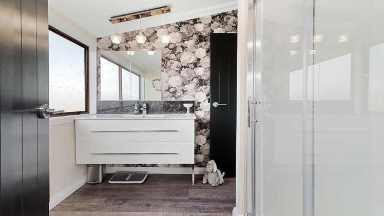 15 Robertson Street Glenholme_14