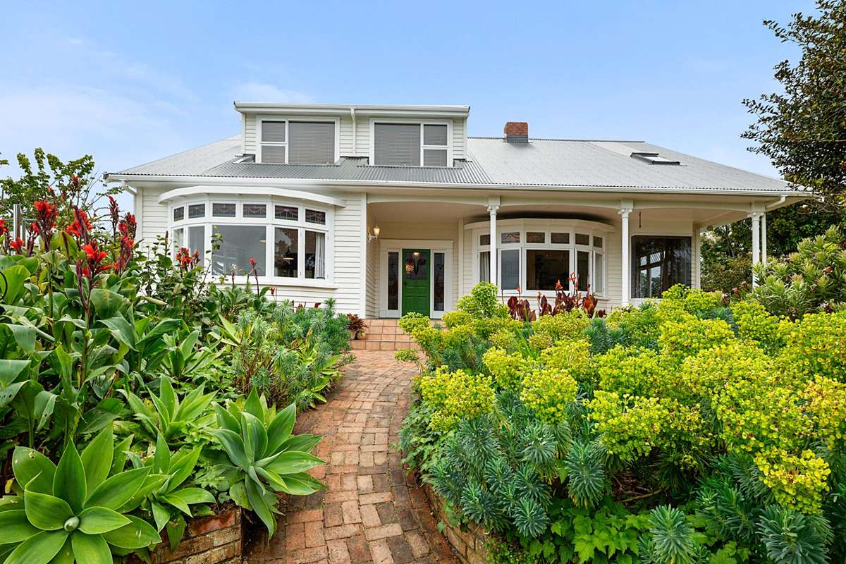 533 Devon Street West_0