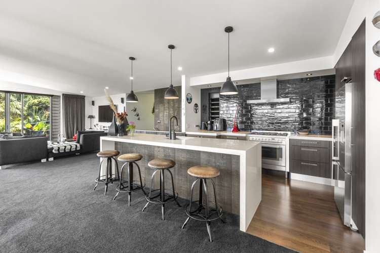7-9 Woollams Road Onetangi_13