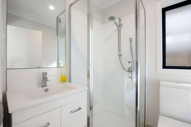 68 Sylvester Crescent 2743_5
