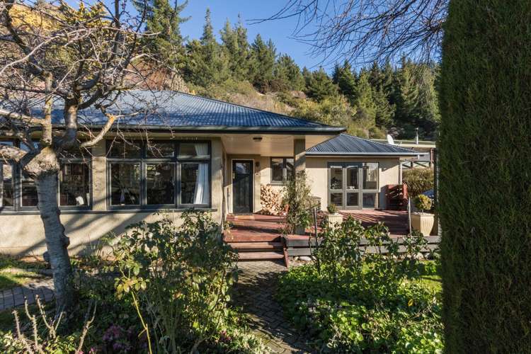 2 Main Road Luggate_2