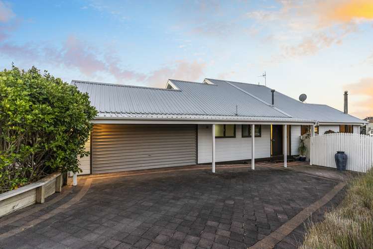 49 Charles Dickens Drive Mellons Bay_5