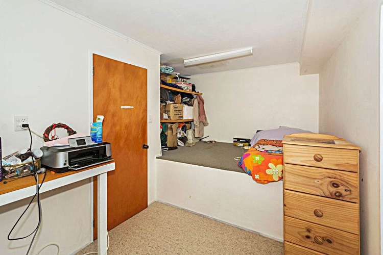 7 Longfellow Parade Glen Eden_16