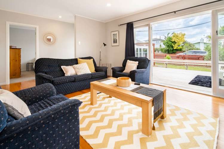 99 Roberts Road Te Atatu South_2