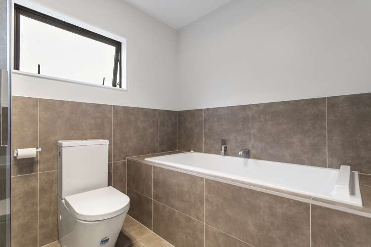 54 Bordeaux Parade Te Atatu South_17