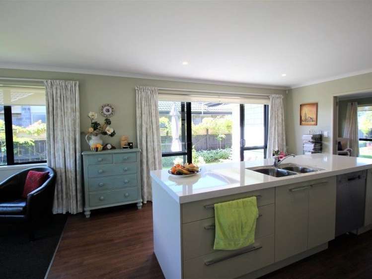 37 Plescher Crescent Leamington_21